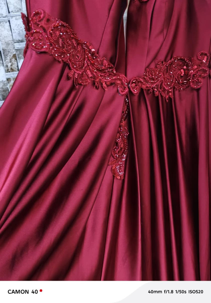 النجف مقابيل قريت غدير عامود ٣١٤ / قبل سنة شترتهن بس على حفاض كلش نضيف ألون ماروني  سعر الشراء ٩٠ ثنينهن سعر بيع ٨٠ /  بدلة سادة ٩٠ / فقط ٣ ساعات  / ماروني شذر ٥٢ قياس / وسادة ٤٢ قياسهة / يوجد توصيل نعم / السعر قابل للتفاوض نعم ‏ تواصل ‪***********‬‏  وتساب صورة للحجز والاستفسار التواصل مع هذا الحساب نسيم الورد
