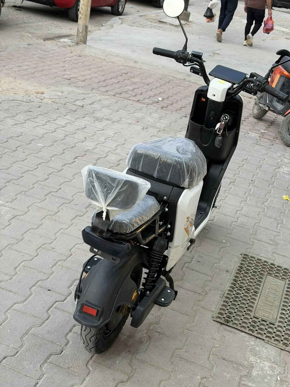 للبيع ار 10 شركة الريان صالها ٥ شهور  طالعه من الوكيل الوصل موجود بطاريات 28 امبير  دراجه شوفة عينك جديده وسرعه خير من الله سعرها ٣٧٥ وبيها مجال ال ٢٥ تطيح البصره مشراك رقم الهاتف ***********
