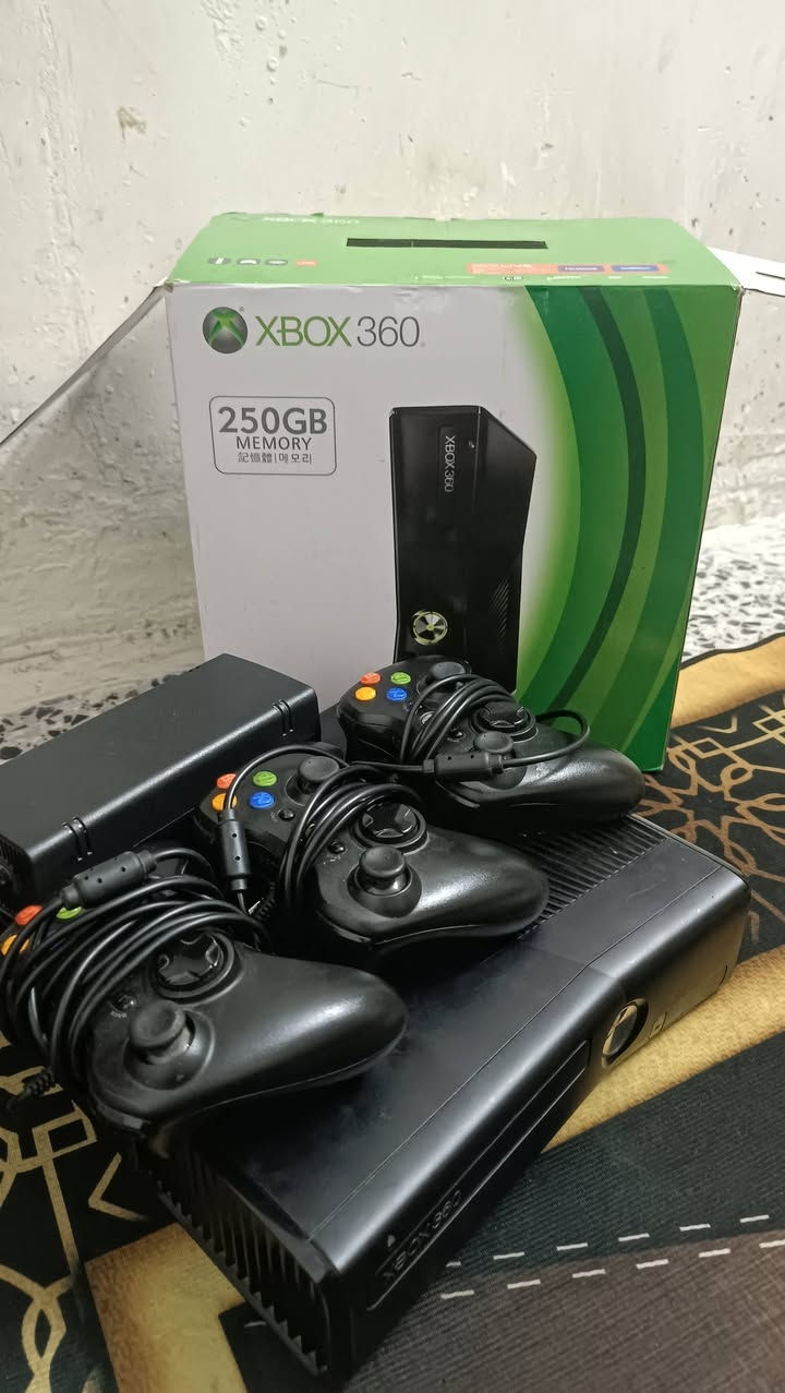 السلام عليكم
بلي اكس بوكس للبيع 
3 جوستك 
22 لعبة 
السعر 120 وبي مجال 
رقم الهاتف ***********
