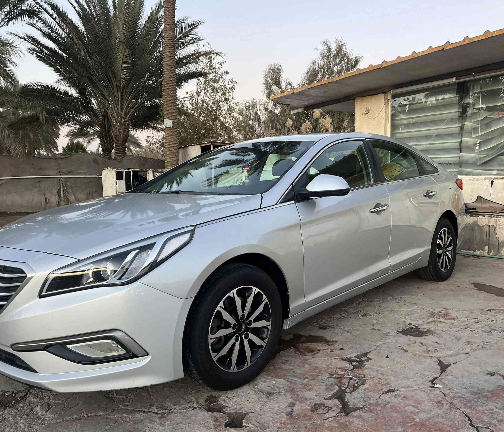 السلام عليكم للبيع سوناتا 2016 رقم بغداد تحويل مباشر وارد حادثها جاملغ وبنيد وجاملغ العكسه ملاون بدون دواخل وبيه شويه جاملغ يم قبق البانزين فقط  كير مكينه جدد 2400 حداديه حلوه تخم ويل خليجي وتخم تاير جديد بطاريه جديد  البجم كله خليجي جديد  داخل صاج كشنات جلد وحضن شاشه وكامره تحكم مقود جهتين 3 انظمة قياده  فول عدا البصمه ولفتحه سياره نظيفه وجاهزه ونصبه وقطره جراد مابيها صافيه السعر 115 وبيه مجال مكاني بابل قرب سيطرة الأثار ***********
