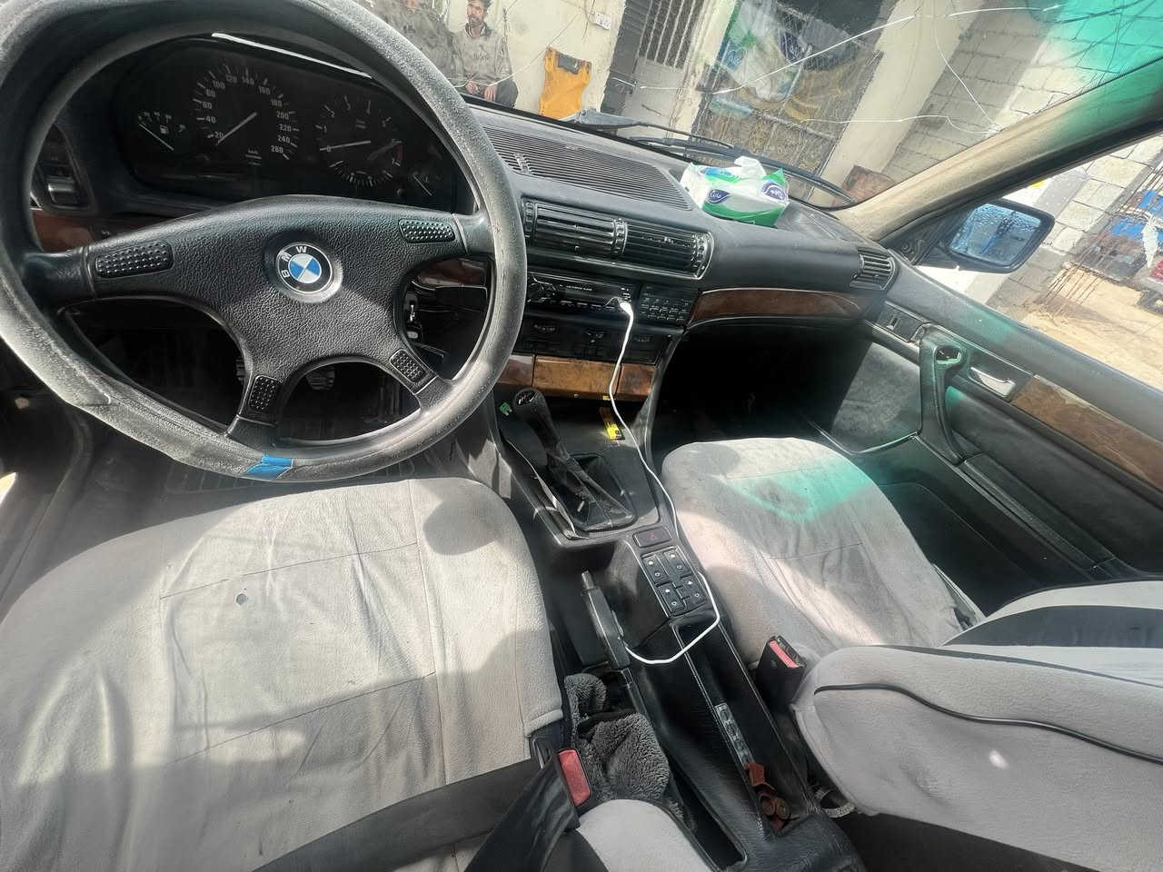 بي ام 735/ 6 سلندر للبيع السياره جاهزه بيهة شوية نواقص السعر $35 مكان السياره ديالى   ***********
