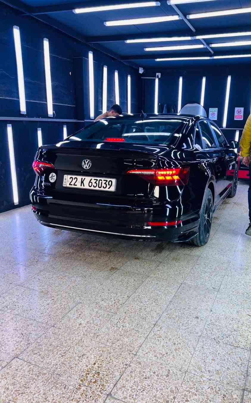 جيتا ار لاين فول مواصفات موديل2020 لون اسود ضرر بابين باب السائق والوراه مبدلين بأصلي وكالة بدون ايرباك ماشية 44 الف السيارة جداً نضيفة مكانها الموصل السعر162 وبي مجال
للتواصل *********** Singapore
