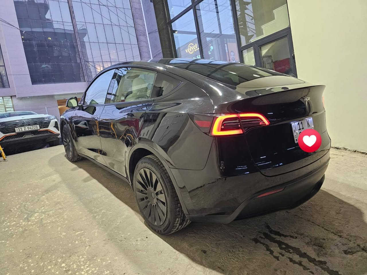 تيسلا مودل Y موديل 2023
Dual Motor Long Range
🔋 المدى الحقيقي تقريباً 480 كم بالشحنة
حادثها بسيط جداً (موضح بالصور)
✔ بدون دواخل نهائياً
✔ الإيرباك الجانبي فقط طاك وتمت المعالجة راجع بلادي
⚙️ جميع الكهربائيات سليمة 100%
🚫 ما بيها أي خلل
🎨 داخلية أبيض (بلاد)
🚗 المواصفات معروفة وكاملة
➕ مع ملحقات:
شاحنة 48 أمبير
أدابتر
🛠️ عليها أدامة كاملة من مركز الباشا
💰 السعر: 21,500
📍 الموقع: بغداد
📞 للتواصل: *********** (واتساب متوفر)
