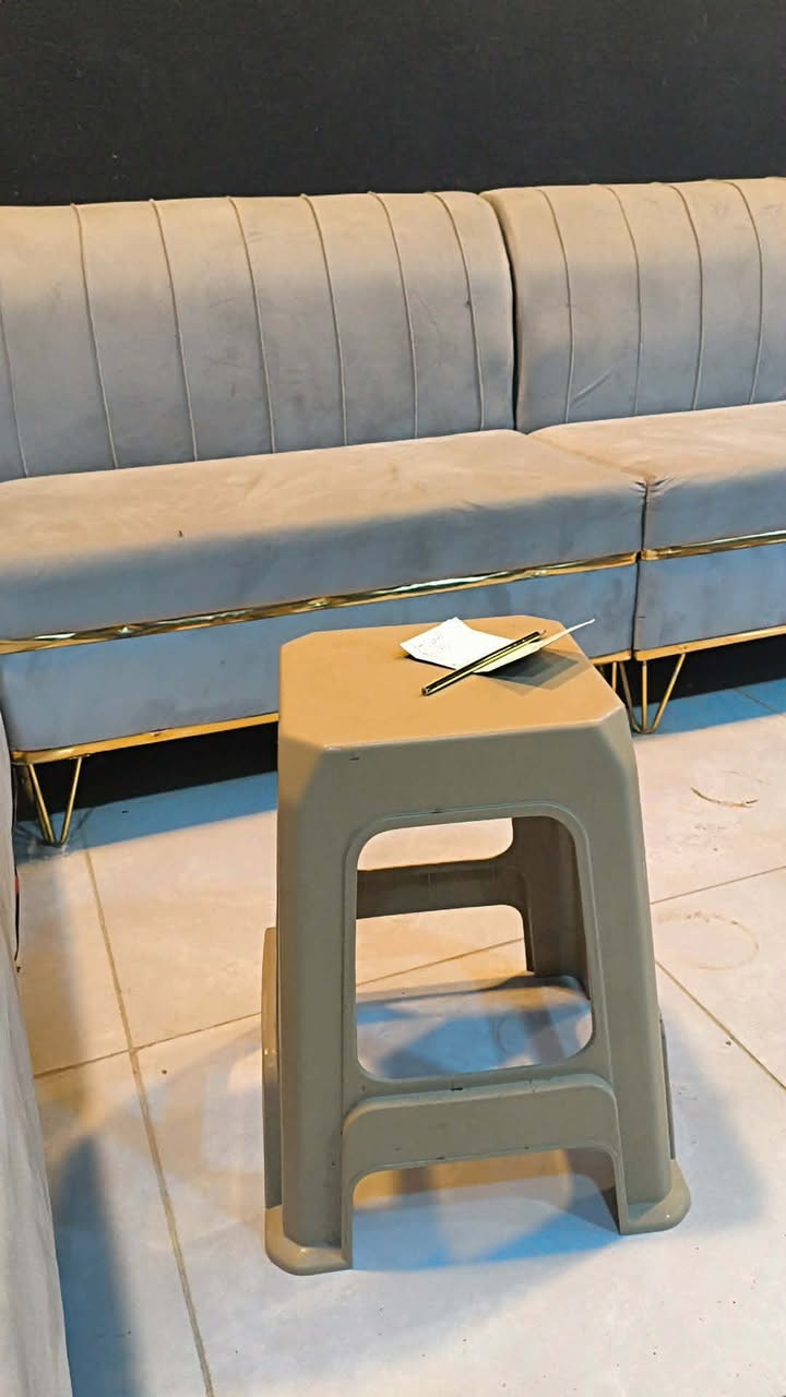غراض كوفي 
ميز دومنه عدد٧
نراكيل عدد٤٠
كراسي عدد٣٥
طبلات عدد١٢
تخم عدد ثنين
سعر مناسب جدا


**إذا كنت صاحب هذا الإعلان وتريد حذفه لأي سبب، رجاءا أرسل رسالة إلى الدعم الفني**