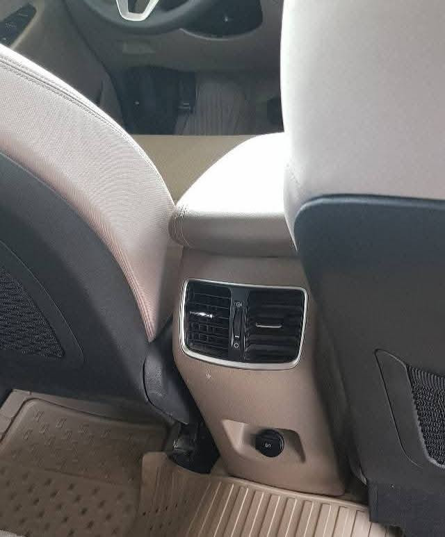 بسم الله الرحمن الرحيم
والصلاة على محمد واله وصحبة وسلم .

تحية طيبة .

للبيع فقط هونداي توسان ٢٠١٩ كورى - اصلى رقم سليمانية الدولي ماشية قليل ٦٢ كم  ونص حقيقى   السيارة مكفولة من الصبغ وتبديل وحالوب حتى دعاميات بشرط شخط مابه السيارة  بوضع الشركة  

المواصفات .

بصمة تشغيل و ابواب وصندوق اريل زعنفة شاشة كار بلي ( GPS) شاحن وايرليس جارج حساسات امامية وخلفية كاميرة خلفية  وضعيات قيادة عدد ٣ ( ايكو  وسبورت  وايكو) ثلاجة بجكمجة تبريد قطعتين ( مركزي) كشن سائق كهربائي تحكمات استيرن تحكمات  فول ومثبت سرعة ( كروس) بصمة احتياط وكتلوكات الشركة موجود الاسبير والعدة غير مستعمل ومنازل بردة صندوق و الهزة وسنوية مجددة لغاية لغاية ٢٠٢٩  وسيارة باسم اخي .
مكان السيارة / كركوك - حي الاسرى 

للتواصل و معرفة السعر
***********+ واتساب
***********+ واتساب
***********+واتساب
