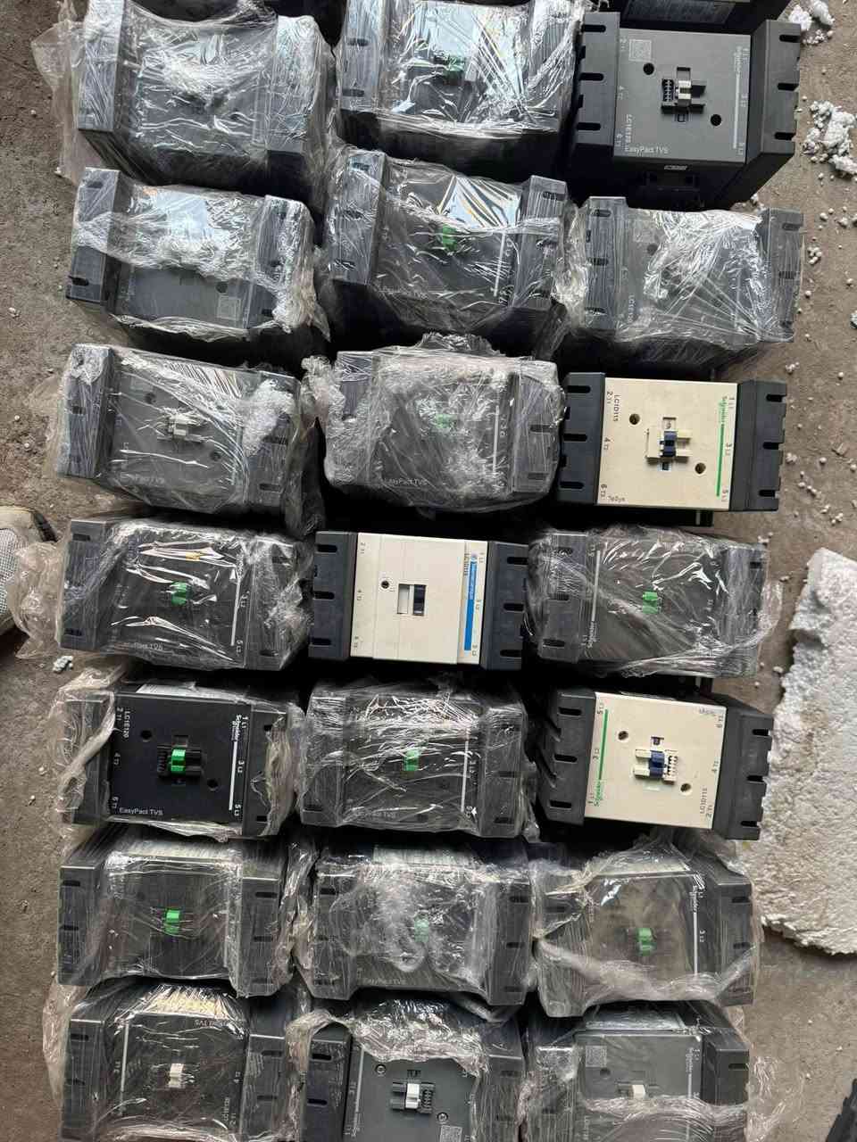 بسم الله الرحمن الرحيم        
السلام عليكم
 ________________
متوفر قواطع وكونتكترات  بمختلف الماركات العالمية (بالة اصلي ) 💯 ‏ ABB + MG + Schneider 🔴كافة الامبيريات⚡️
___________________________________
يوجد توصيل لكافة المحافظات 🚚العنوان : بغداد _الشورجة / عكد النصارى _ خلف جامع ابو التمن 
للاستفسار يرجى مراسلة الصفحة  واتساب او الاتصال ع الارقام التالية ***********هاتف
