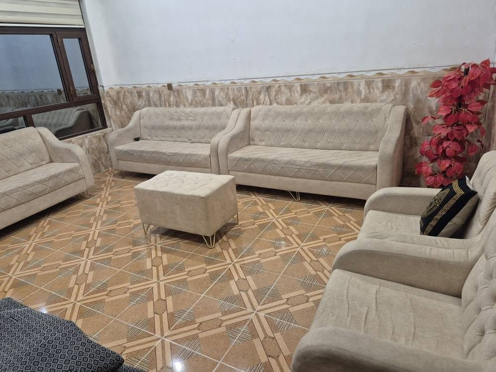 تاخم قەنەفە بۆ فرۆشتن بێ عەیبە بێ دڕاویە ڕەنگی دیارە کرێمیە ١٠ نەفەریە تەنها ئیسفەنجی ژێر دەستەکان کەمێک مردوە
بۆ داواکردن  پەیوەندی بەم ژمارەوە بکەن. *********** أربيل, العراق
