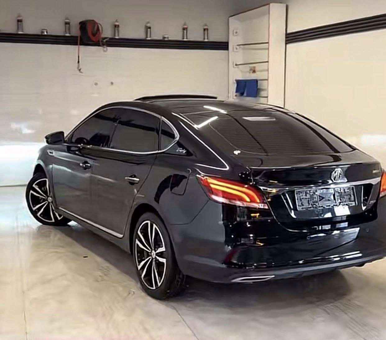 السلام عليكم mg 6 موديل 2023 محرك 2000 تيربو فول مواصفات بيها 3 قطع بدون ايرباك بيها شويه حالوب بلجنطه موضح بلسونار السعر 101 وبيها مجال رقم *********** مكاني اربيل
