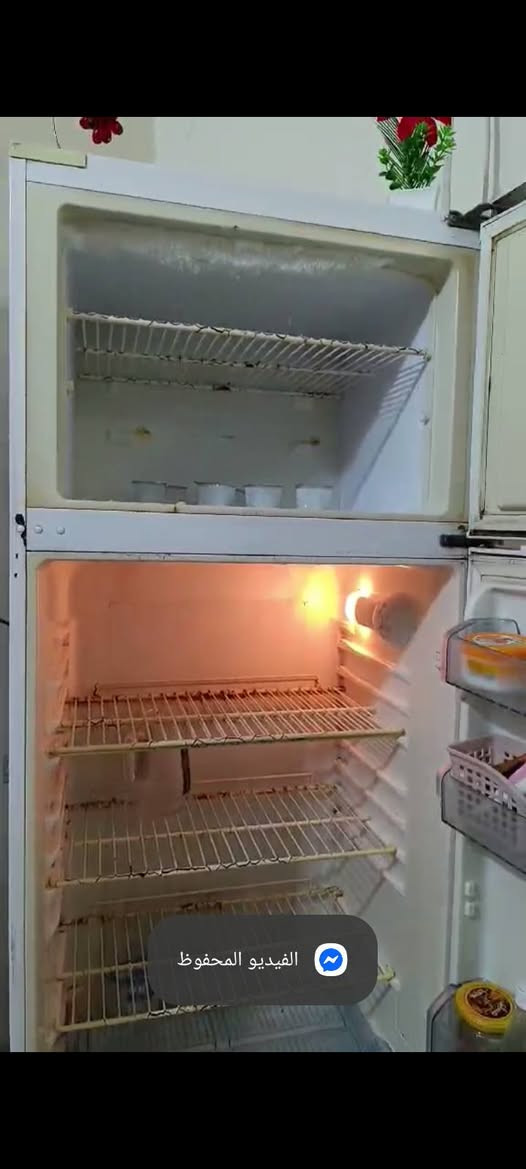 ثلاجھ مستعملھ للبيع 
 الثلاجه. جبيرة وقديمه تشتغل مابيه. شي  
مابيھا اي عطل للبيع بسعر مناسب جدا 200 الف فقط


**إذا كنت صاحب هذا الإعلان وتريد حذفه لأي سبب، رجاءا أرسل رسالة إلى الدعم الفني**
