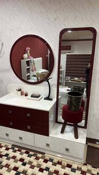 غرفة نوم مكون من ٩ قطع شغل نجار خاص بشرط المتانة والنظافة ١٠٠% اذا بي ...