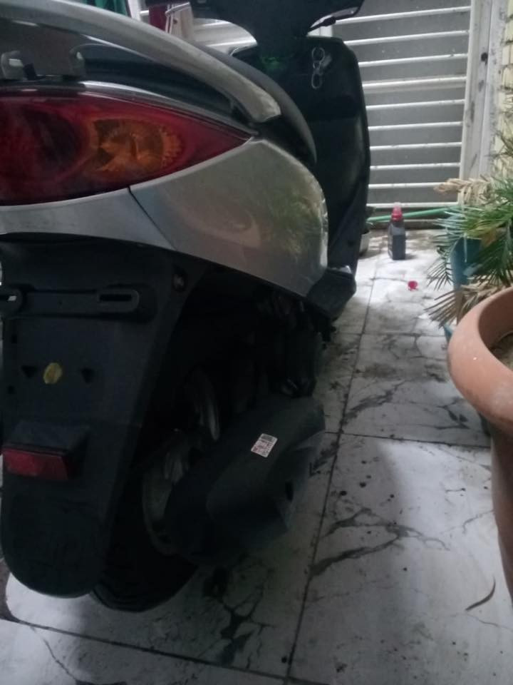 السلام عليكم
دراجه بريز للبيع 
لون رصاصي واسود
مختمه وكامله برغي مامفتوح 
بيها كفاله عامه كابريتر 
مليون و100 بيها مجال لشراي 
متواجد واتساب وسيم كارت 
***********
