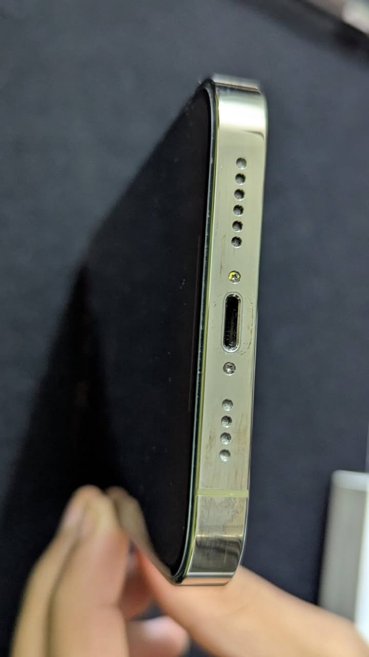 تلفون ايفون 14 برو ماكس اشتريته واني متعوده على الكلاكسي ب950 فقط...***********
