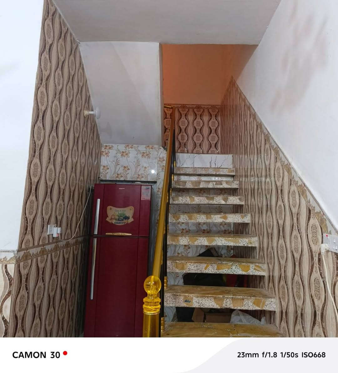 بيت للبيع مساحه 150 طابقين زراعي 
طابق الاول  غرفتين صاله استقبال مطبخ  صحيات خارجيه
طابق الثاني 3 غرف صاله كبيره وصحيات كامله مع بلكونه 
البناء طابوك والسقف عكاده  ماعده البيتونه ثيرمستون
يبعد عن الشارع العام 200 متر قريب على مركز الحسائيه الصحي  (مركز الصادق حاليا)
العنوان الحسائيه. شارع المركز الصحي  
للاستفسار الاتصال ع الرقم
***********
