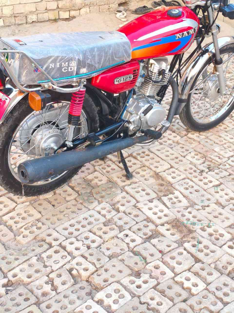 سلام عليكم دراجه للبيع نامه موديل 2025 الدراجه كفاله عامه خير من الله اوراق سكنر السعر 600 وبيه مجال  الدراجه احله من الصوره  تواصل ***********
