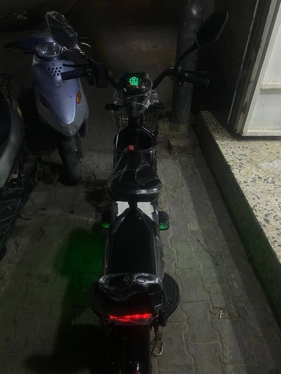 دراجه شحن HVS 2024 دراجه جديده
حساس بريك 
ابيثري 
سرعه 60
تشغيل عن بعد
بصمتين 
سعر 300 بيها مجال  ملاحضه مكلف بل نشر رقم صاحب الدراجه ***********
