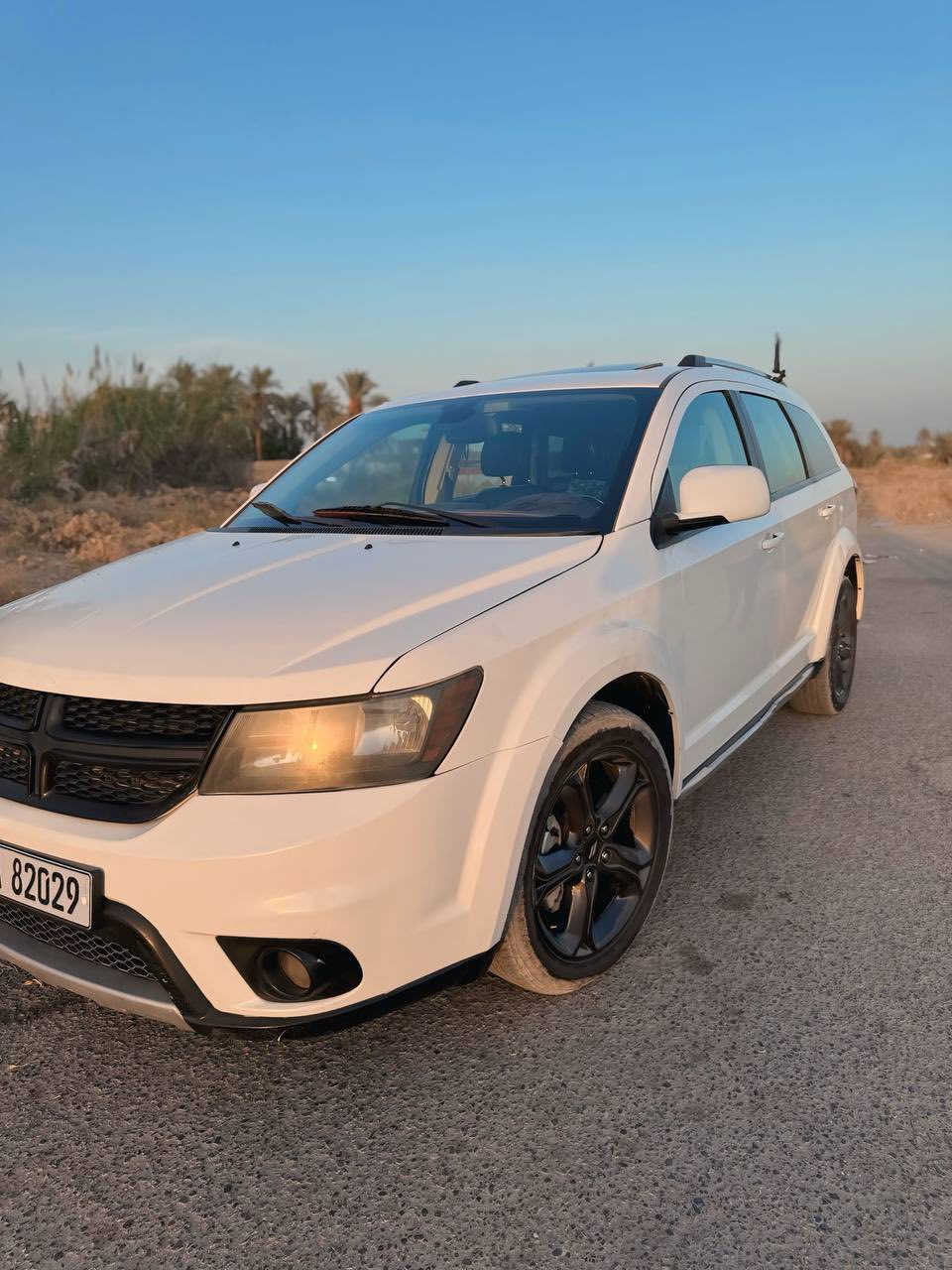 السلام عليكم 
دوج جورني  موديل 2020 
اللون ابيض 
فئة كروز رود (فول مواصفات) 
مكينه اربعه سلندر 2400 (vvt) 
سبعه راكب - ثلاث قطع تبريد - بصمة تشغيل + ابواب - كشنات جلد - حساسات -كامره خلفيه - شاشه كبيره - فتحت سقف تفتح جهتين- مخابئ سريه عدد2 وباقي المواصفات المعروفه  السياره رقمها جديد الانكليزي تكدر تداورها باي محافظه 
صور السونار موجوده بالمنشور
السعر 135 وبي مجال 
المكان بابل-حله -شارع ٨٠ 
للئستفسار اكثر 
***********     متوفر واتساب
