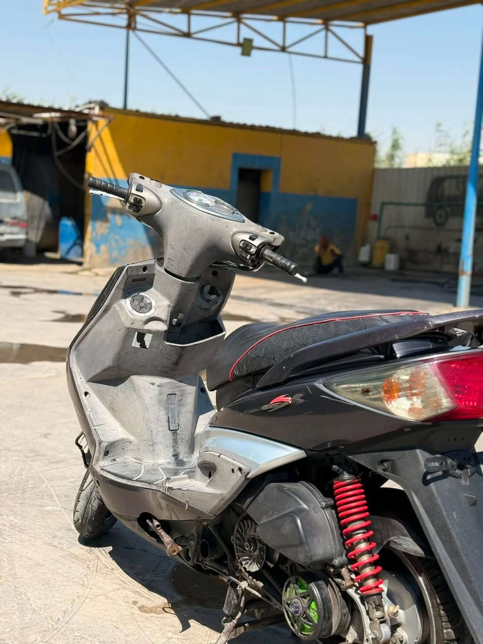 السلام عليكم سكنس فحل نوزل للبيع كفاله عامه دراجه مال حاويه ما شاء الله اجا بيها زوج كلجات رياضي + المري موجودات وقبق الهندر ايضاً موجود دراجه كفاله من الطول للطول من كلشي كلشي 
مكان بغداد سعر ٨٥٠وبيها مجال 
رقم ***********
