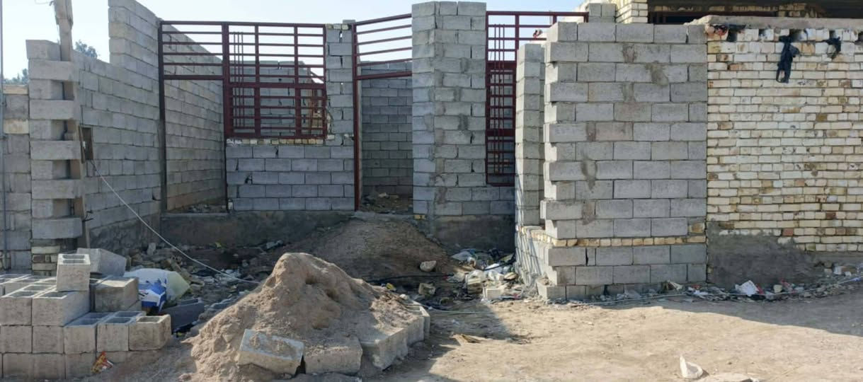 السلام عليكم
هيكل للبيع حي الحكيم نزلة بيت منشد قرب محطة الواسطي جهة الكورنيش يبعد عن الكورنيش اقل ال١٠٠ متر مرقم من قبل البلدية مي كهرباء خدمات كاملة
المساحة ١٤٠ م غرفتين نوم وصحيات وهول واستقبال 
السعر ٢٣ مليون وبيه مجال 
واي استفسار بخصوص السعر الاتصال على رقم

***********
