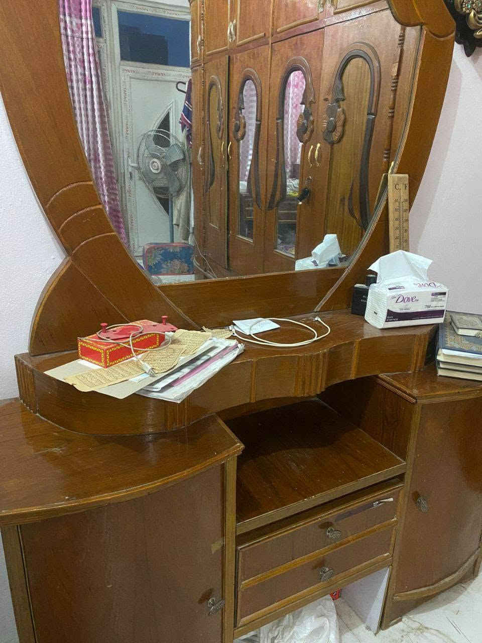 غرفة نوم صاج للبيع وبسعر ٤٠٠ الف دينار وبي مجال للاستفسار الإتصال بالرقم  ***********
