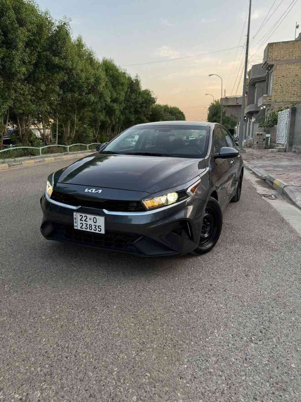 سلام عليكم 
Kia Forte 2024 
كيا فورتي موديل 2024 

السيارة وارد امريكي الحادث جاملغ الايسر مبدل ومصبوغ والايمن بارد وبنيد مصبوغ ومبدل فقط
بدون شواصي ولا لغود ولا تكمة ولادواخل 

السيارة فئة الاستاندر مواصفات بلادية LX
الممشى ٦٩ الف مايل ، السيارة استخدام شخصي دهن اصلي ، وبانزين كلة محسن وممتاز 
محرك 2000 دوش 
السيارة نظيفة من كلشي و احلى من صور 

المواصفات : 
1. تحكم مري
2. اوضاع قيادة ( سبورت ، ذكي ، اعتيادي )
3. مثبت سرعة
4. تحكمات ستيرن 
5. قيادة ذاتية
6. شحن لاسلكي
7. رادار تصادم امامي 
صور الحادث موجودة داخل الصور 
السعر 148 وبيها مجال للشراي  
للاستفسار اتصال او واتساب او ماسنجر 
***********
