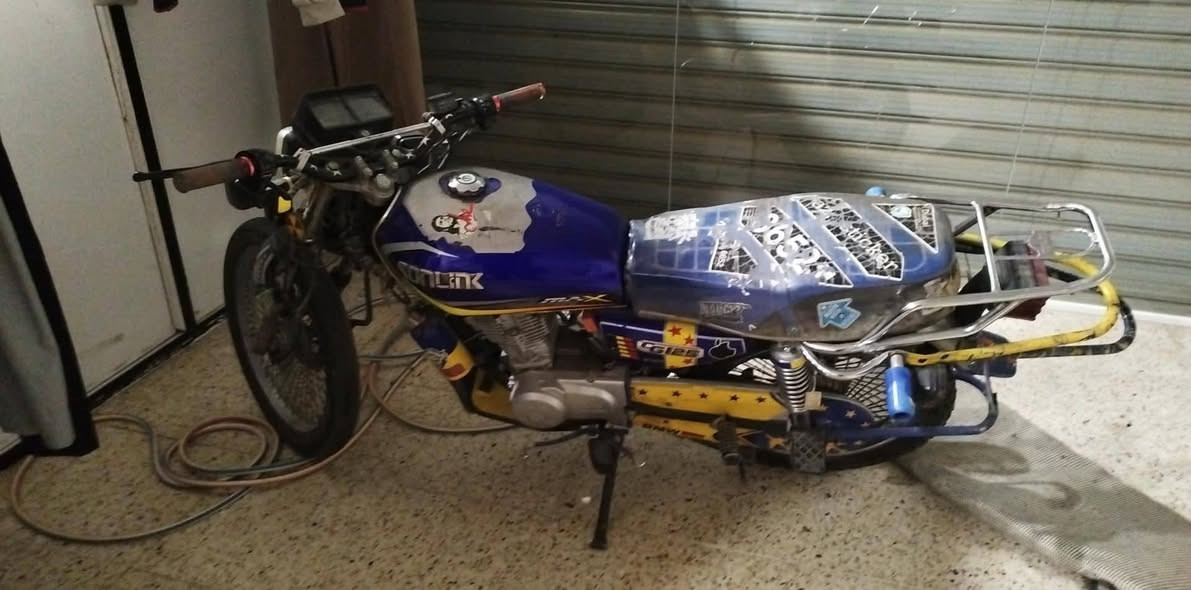 سونك 23 لبيع محركه مفتحو بس ولفات
بدون صرف الدراجه نقصه عربانه وصجمات استرين فقط السعر 🛑450 بيه مجال لطيبين . متواجد وتساب فقط 
***********.
