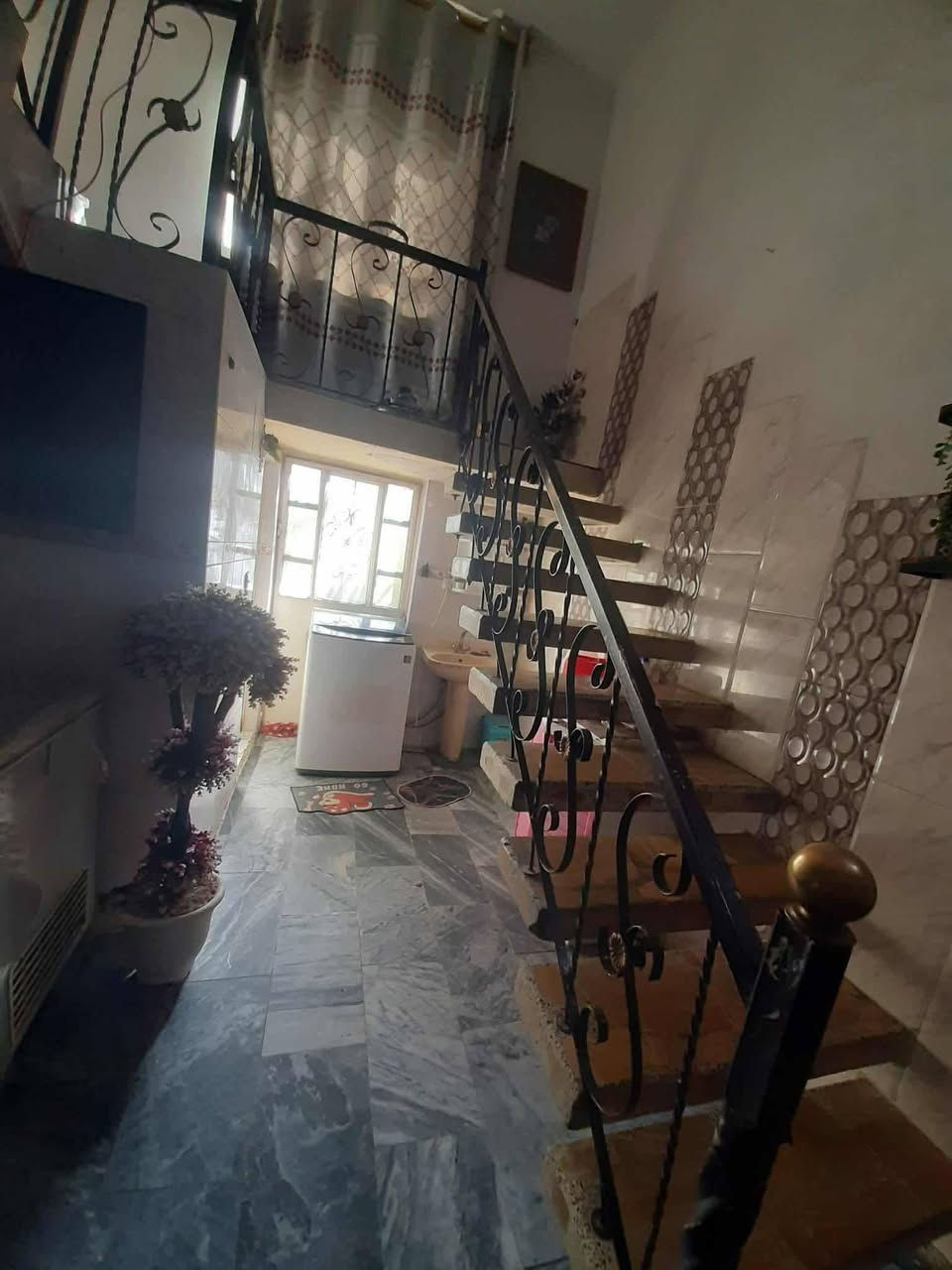 دار للبيـــــــــــع 
طابو صرف ركن على شارعين موقع مميز خدمات مجاري + تبليط  + خط مولد ليلي
 
مساحة الدار ٢٤٧ متر بالسند واقع حال ٢٦٠متر
الدار طابقين ارضية مرمر يحتوي الطابق الاول على غرفتين نوم + هول + مطبخ + استقبال + صحيات
كراج + حديقة 
الطابق الثاني غرفتين نوم + مطبخ + صحيات 

العنوان / البكرلي الاولى شارع ٢٠  
للتفاصيل اكثر الاتصال بالرقم ‪077-353-11176
