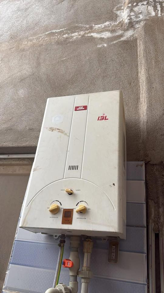 سخان غازي وسبلت ٥ طن شغالين للبيع ***********
