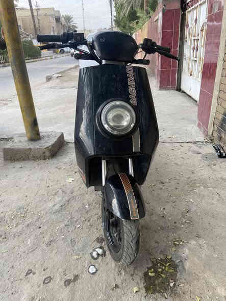 دراجه شحن البيع نضيفه وحلوه كدامك بل صوره بس البقلايت مابي شي بس لاضويه ولاناره بس من تضرب ابريك عادي طبيعي يطلع ضوه وكلشي بي دراجه نضيفه وحلوه امبدله كم بطاريه اصليه سرعه 70 حقيقي مكاني بغداد حي اور رقم *********** السعر600 وبيه مجال حك الجيه
