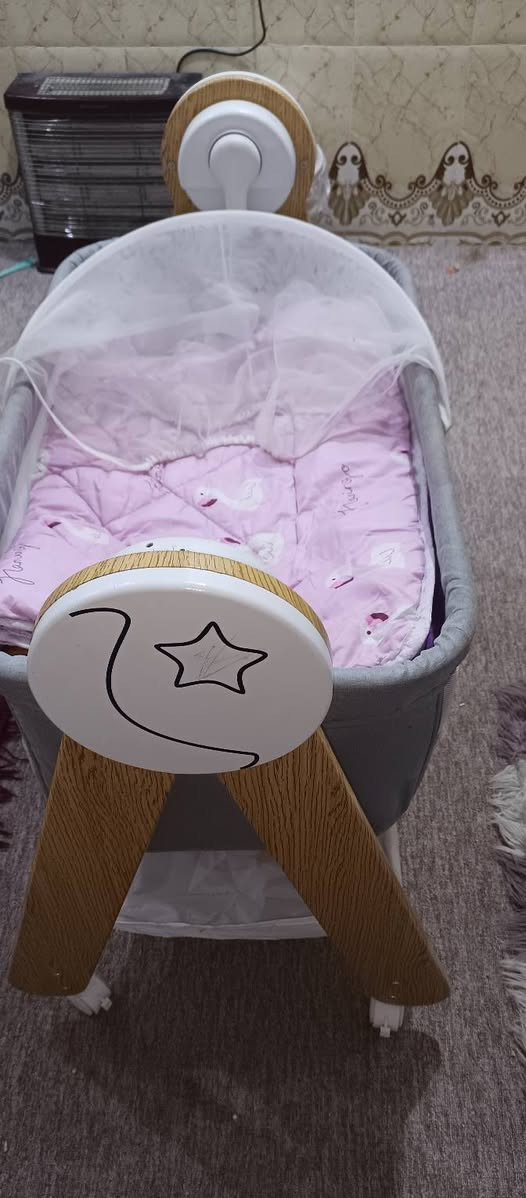 السلام عليكم من رخصه الادمن..كاروك هزاز يعمل على الباتريات القلم ويعمل على الشاحنه مع ريمونت  بيه اربع انواع موسيقى هادئه مع مصباح شمسي ..استخدام قليل .. سعره قفل 80 الف غير التوصيل.. مستعجل عليه لئن هذه مو سعره..تواصل ***********
