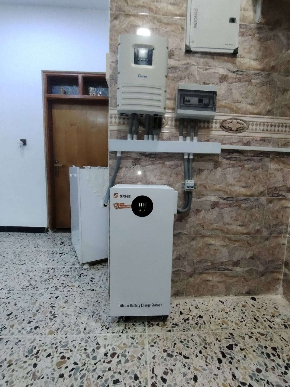 بســـم اللــه 
 وعلى بركة الله 

حسب طلب الزبون
  تم تنصيب منظومة 15 امبير على مدار 24 متناوبه مع الوطنيه وداعآ للانقطاع الكهرباء وداعآ للمولدات 

لآحد الزبائن 

الاستاذ قتيبه ابو مسلم

في الفلوجه حي نزال

المنضومه مكونه من الالواح لونجي جيل7 احدث اصدار حجم615ضمان 12 سنه 
والبطاريه SRNE فوسفات الحديد اليثيوم 14K ضمان 5 سنوات
جهاز Deye  حجم الانفيرتر 6K ضمان 2 سنوات 
فولتيه ثابته والهيرتزيه ثابته

يوجد لدينا انفيرترات Deye ممتاز ضمان 2 سنوات ضمانات حقيقيه 

التنفيذ
 (شركة الحياة لحلول الطاقة الشمسية)

الشركه مستعده لتجهيز كافه البيوت والمرشات الزراعيه 
_______  _  _  _  _  _
العنوان: 
الفلوجة مقابل جامع الراوي

للاستفسار الاتصال عل الارقام التاليه. 

***********
***********
@متابعين  إشارة
