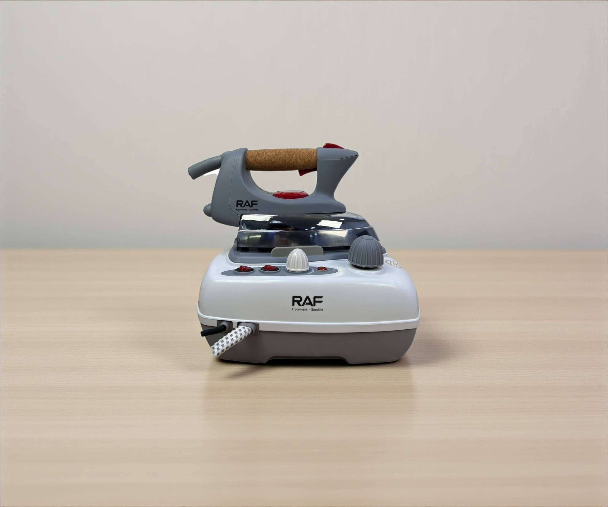 ودّع عناء الكي التقليدي.. واستقبل عصر الاحترافية مع RAF! ✨
​هل ما زلت تضيع وقتك وجهدك مع المكواة العادية؟ انقل تجربة العناية بملابسك إلى مستوى "الدراي كلين" وأنت في منزلك.
​لماذا مكواة البخار من RAF هي اختيارك الأمثل؟
​💨 قوة بخار جبارة: بضغط 3 بار، تتغلغل الحرارة في أعماق الأنسجة لتختفي التجاعيد من المسحة الأولى.
​💧 وداعاً للانقطاع: خزان مياه ضخم بسعة 700 مل يتيح لك كيّ كميات كبيرة من الملابس دون الحاجة لإعادة التعبئة كل حين.
​👔 عناية فائقة: قاعدة مصممة لانزلاق ناعم يحمي أرقى أنواع الأقمشة، مع قبضة مريحة تجعل الكي متعة لا عبئاً.
​🛡️ أمان تام: تصميم عصري يضمن لك الحماية والسهولة في الاستخدام لكل أفراد العائلة.
​اجعل ملابسك تتحدث عن أناقتك بلمسة واحدة من RAF.
💵السعر(55,000)
سعر التوصيل:
(بغداد3,000)-(باقي المحافظات5,000)
#Trending


**إذا كنت صاحب هذا الإعلان وتريد حذفه لأي سبب، رجاءا أرسل رسالة إلى الدعم الفني**