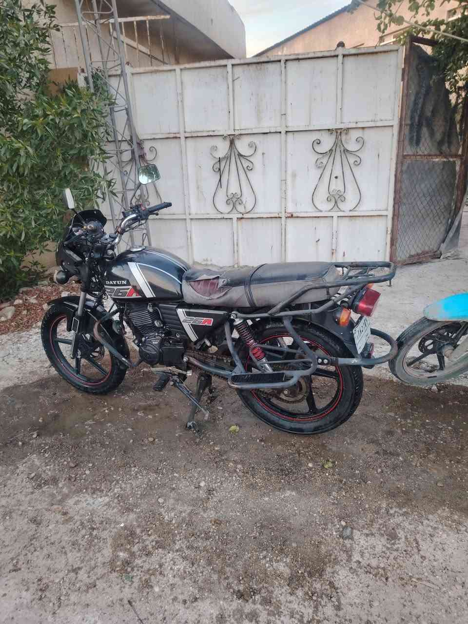 السلام عليكم دايون موديل 2022 مرقم ديالى بسمي  سعرها مليون 700 وبيها مجال *********** اتصل ومتواجد واتس بغداد الشعب
