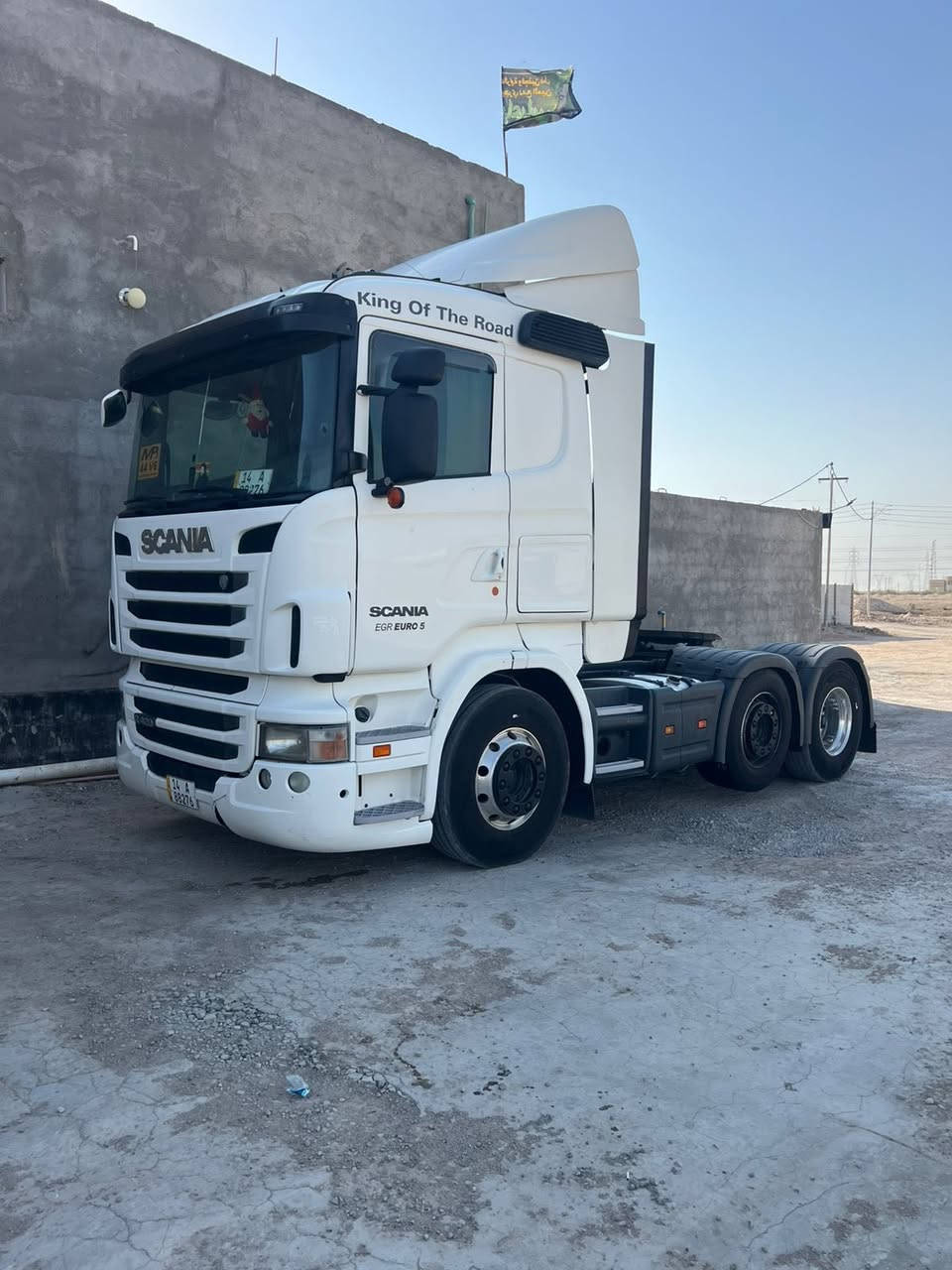 السلام عليكم سيارة للبيع سكانيه سنكل امامي  موديل 2013 معلايه حجم (420) رقم بصره كامره حساس ريتايدر تخم تاير + عربانه حداديه 4 محاور 14 شاصي 16 نص جناب للاستفسار (***********) مكان السياره بصره اني مكلف بل نشر
