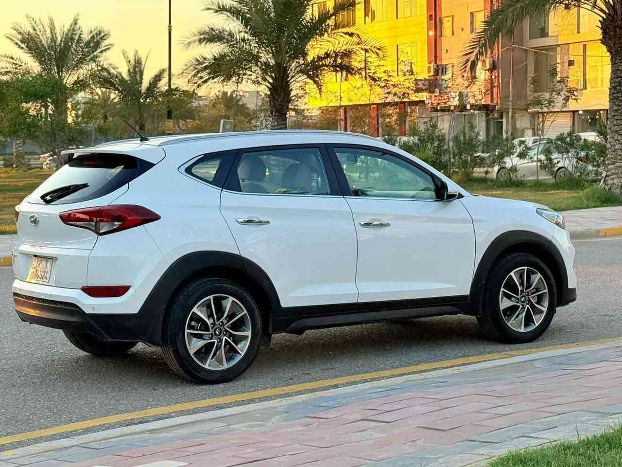 سلام عليكم للبيع توسان موديل 2018  خليجي السعر 172 وبي مجال سونار مرفوق بلمنشور مكفوله ضربه صبغ موصفات مكينه 2000 دوش داخل بيجي تحكم ستيرن تبريد قطعتين كامره خلفيه دواره 3 وضعيات قياده مكينه وكير كفاله تخم تاير حداديه تبريد تدفئه رقم بغداد دوالي تحويل مباشر بسمي العنوان كربلاء للستفسار ***********
