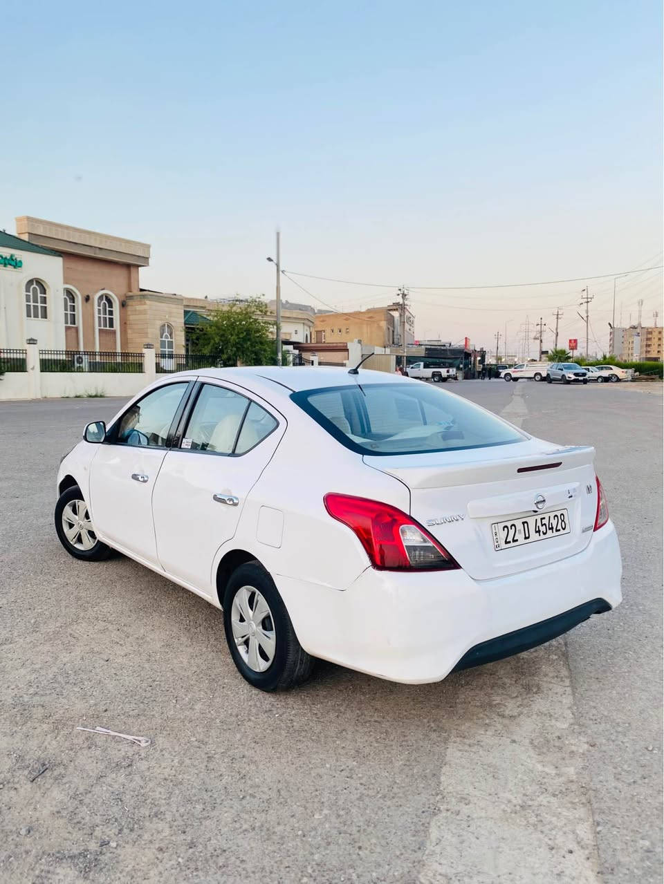 نیسان سەنی(لاکشمیبای)٢٠١٥ 
یەدە نیکل فول مواسەفات دەبل گێچ ڤۆلیوم شاشە ئایپات و کامیرە گێڕ تۆماتیک گێڕو مەکینە و تەبریت بەشەرت ٣پارچە سبوخ جەمپێکی کەمی پێش و پشتی هەیە سەیارەکە زۆر پاک ماوەتەوەو ماڵی دۆستە رەقەم و سەنەوی نوێ نرخ ٨٢$وەرەقەو مەجالەکی برایانە 
📞رەقەم تێل    *********** أربيل, العراق
