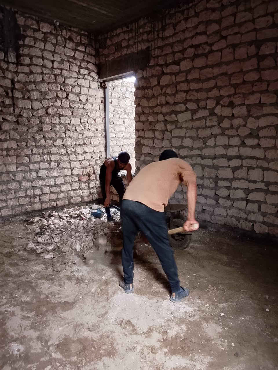 سلام عليكم  / يوجد كادر عمل جاهز/ تصعيد مواد/ تنضيف بيوت/ تفليش/ تكشيط/ تنضيف حدائق/ دفن نهري  / شقلنه ليل ونهار   /ومعداتنه جاهز/ ماعليك بس تصال على رقم  /     ***********
