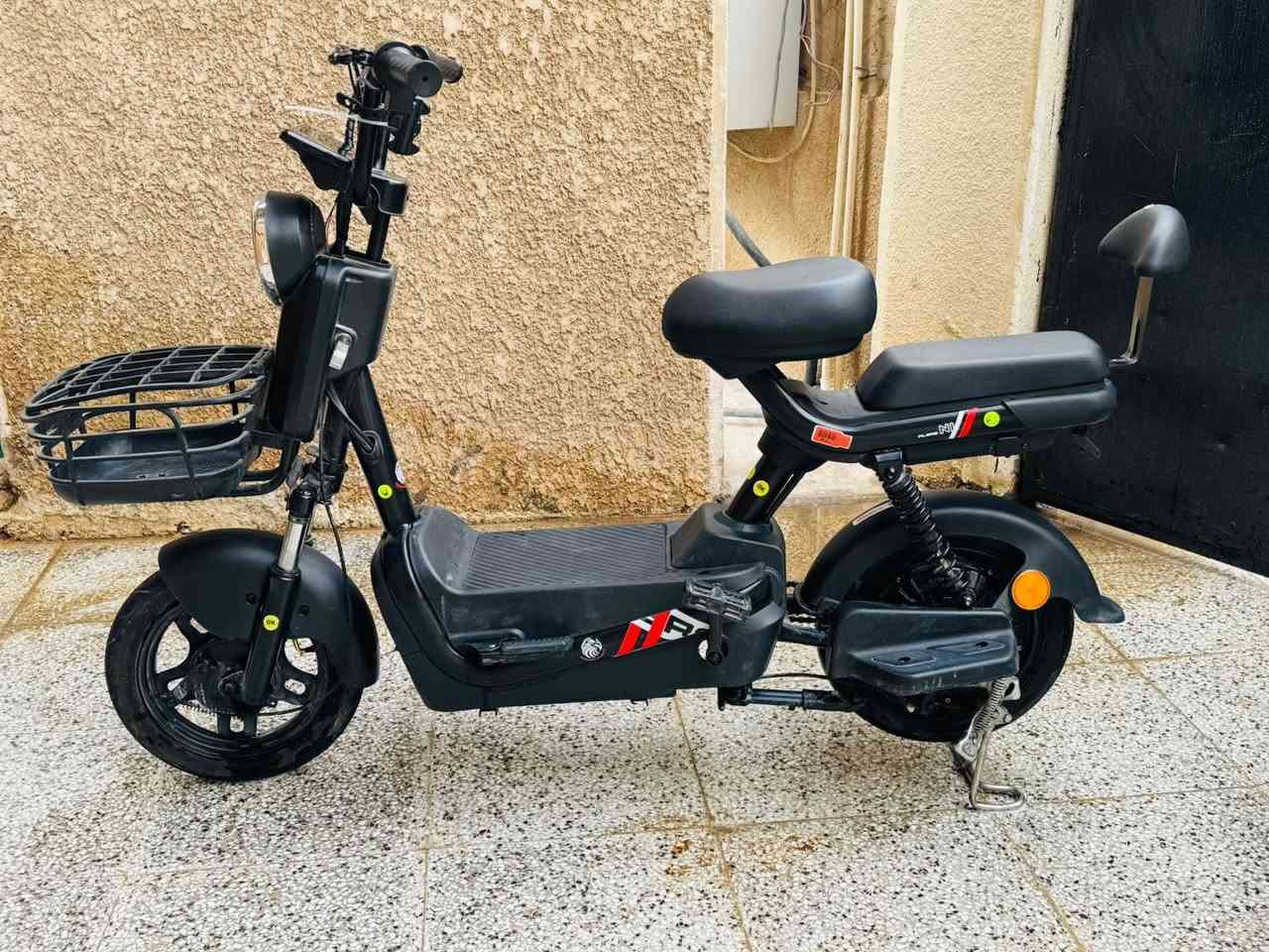 السلام عليكم دراجه حجم 14 للبيع 4 بطاريات ملف 500 الفولتيه 48 والسرعه 75 والحقيقي 55 و 3 سرع استخدام قليل والسعر 350 وبيه مجال قليل /المكان الكريعات القصور


**إذا كنت صاحب هذا الإعلان وتريد حذفه لأي سبب، رجاءا أرسل رسالة إلى الدعم الفني**