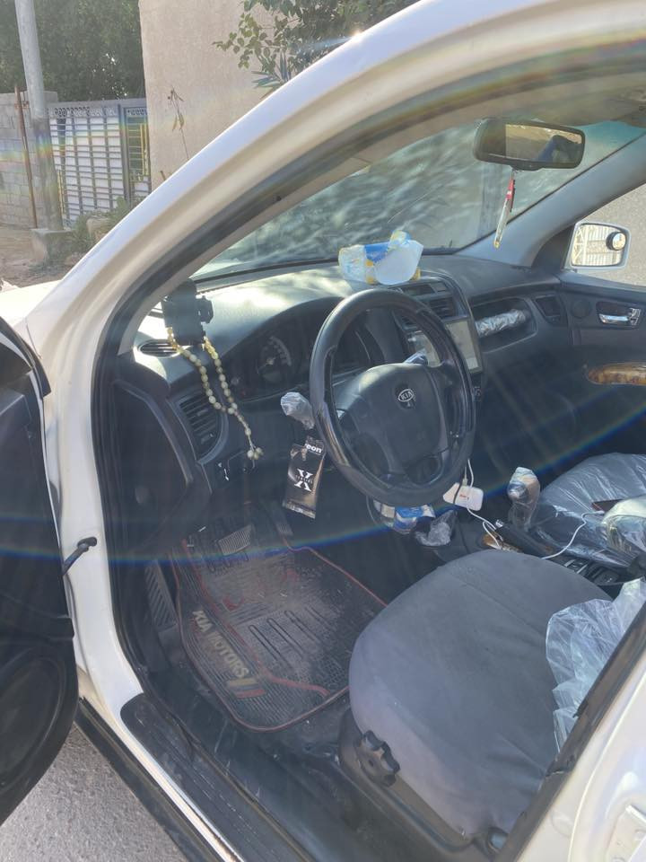 سبورتج 2009 محرك 2000
لايتات زينون ✔️
مكينه كير ١٠٠٪؜
تدفئه تبريد ✔️
ماشيه 193الف 
سعر 130
***********
