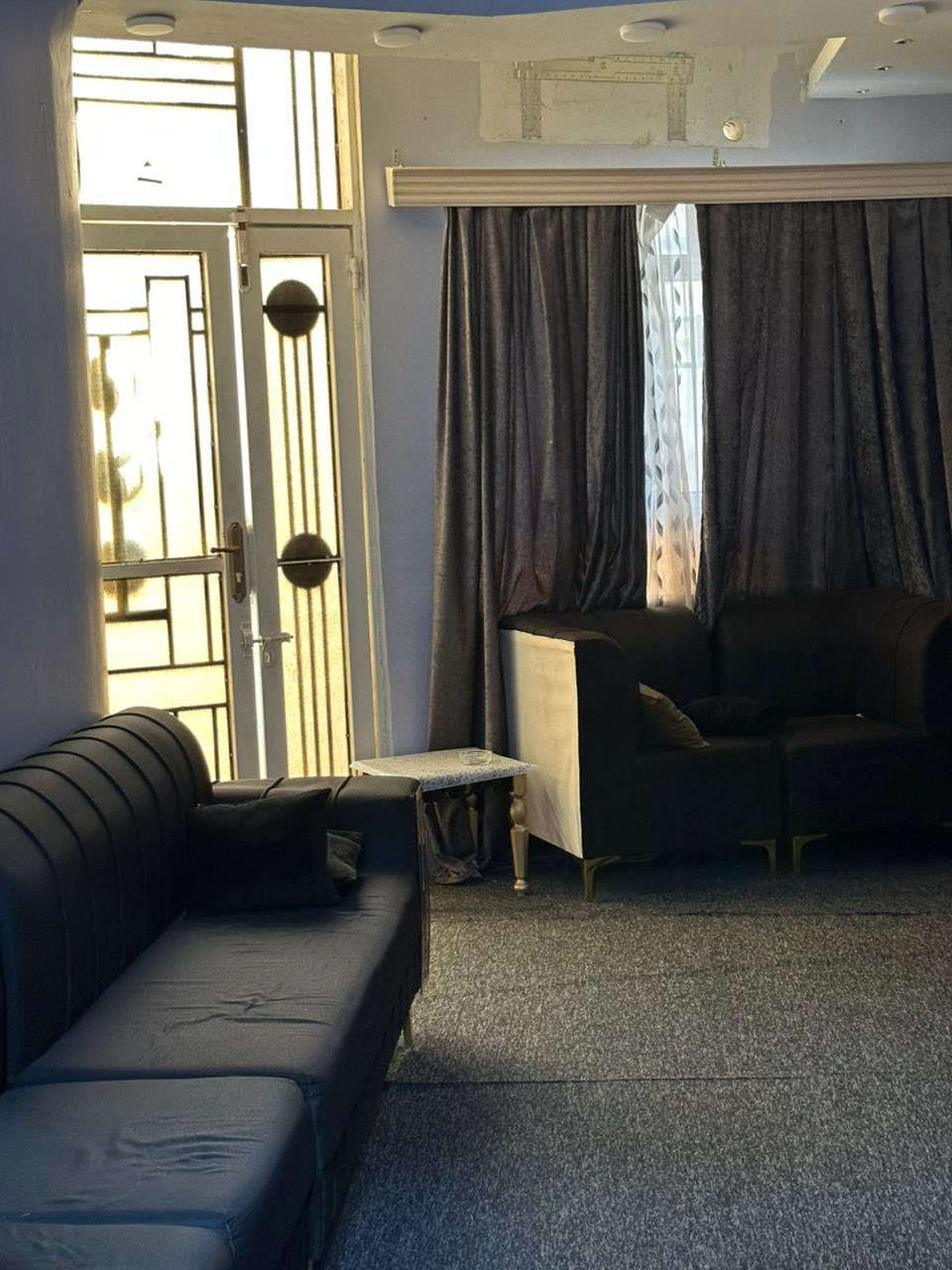 السلام عليكم للبيع او مراوس حسب القناعه
بيت 100 متر طابقين  كربلاء طريق بغداد عامود 44 ع الخدمي قريب ع الشارع يصلح لسكن ويصلح حسينيه 
***********
