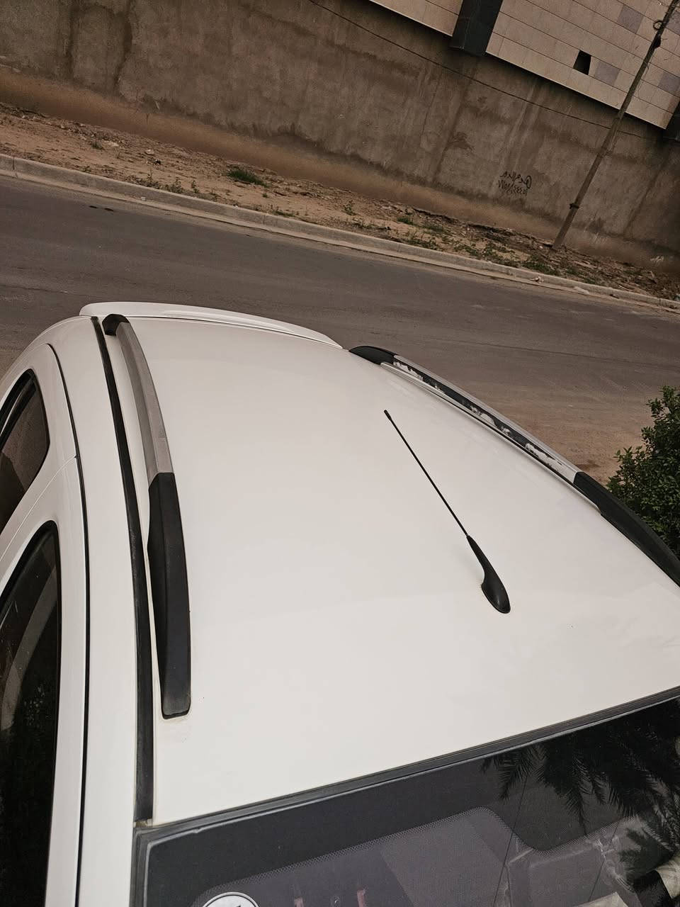 باندا كروز للبيع كلشي شغال نظيفة مال بنية من استلام الشركة لليوم موديل ٢٠١٣ قطعة وحدة بيها صبغ ***********
