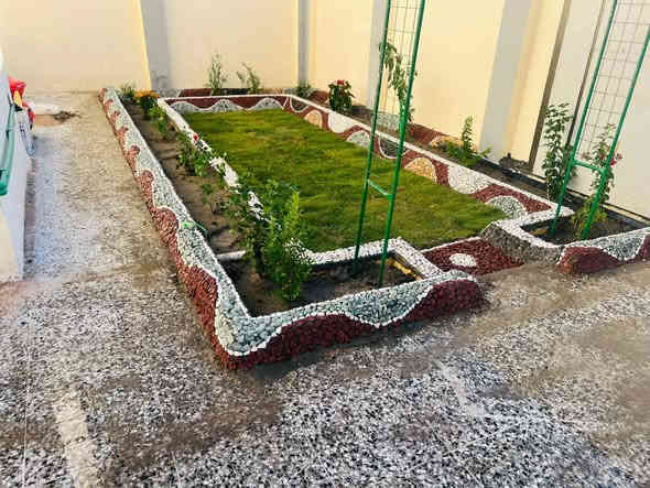 حسن لديكور ***********
عمل ديكور درجه اوله شلالات نافورات بانسب لالسعار
