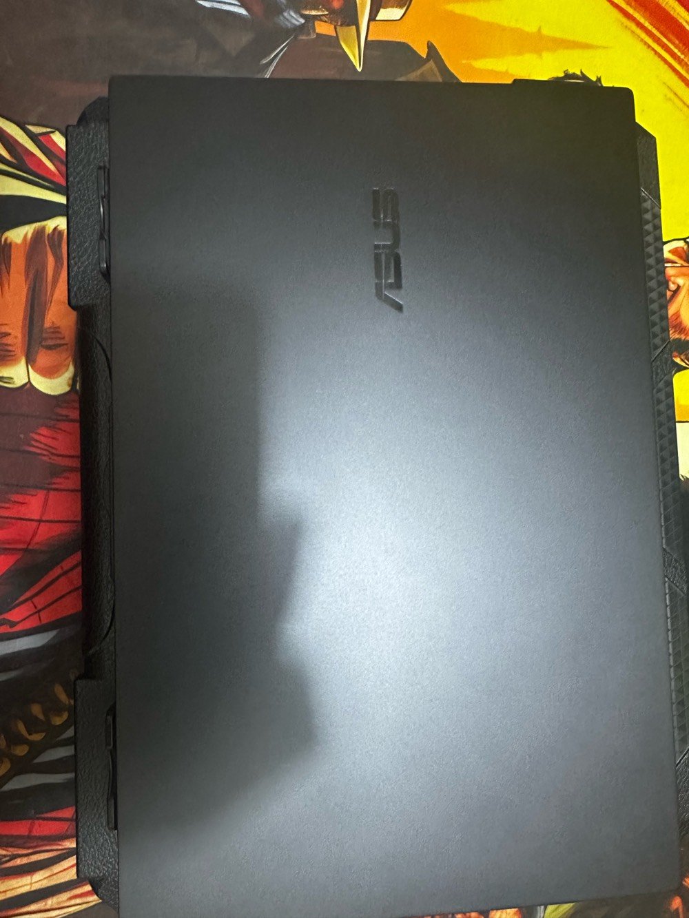 السلام عليكم 
💻 للبيع لابتوب ASUS Vivobook OLED Q533MJ — نظافة ممتازة

لابتوب قوي وحديث، أداء عالي بالألعاب والبرامج الهندسية والمونتاج والتصميم. الجهاز بمواصفات حديثة وشاشة OLED فخمة جدًا.

🔎 المواصفات التقنية:

المعالج (CPU):
Intel Core Ultra 7 155H
(16 Cores / 22 Threads — أداء قوي جدًا)

كارت الشاشة (GPU):
NVIDIA RTX 3050 6GB GDDR6
(يشغل ألعاب وبرامج تصميم بسلاسة)

الذاكرة العشوائية (RAM):
16GB DDR5 5600MHz

التخزين (Storage):
1TB NVMe M.2 SSD
(سرعة عالية بالتشغيل والنقل)

الشاشة:
15.6 Inch OLED FHD
ألوان قوية وجودة ممتازة.

النظام:
Windows 11 Pro

📦 الملحقات والحالة:
*كارتونه موجودة.
* الشاحن الأصلي موجود.
* الجهاز نظيف جدًا.
* بطارية ممتازة
مكاني بغداد
رقمي***********
1200
مليون و200
