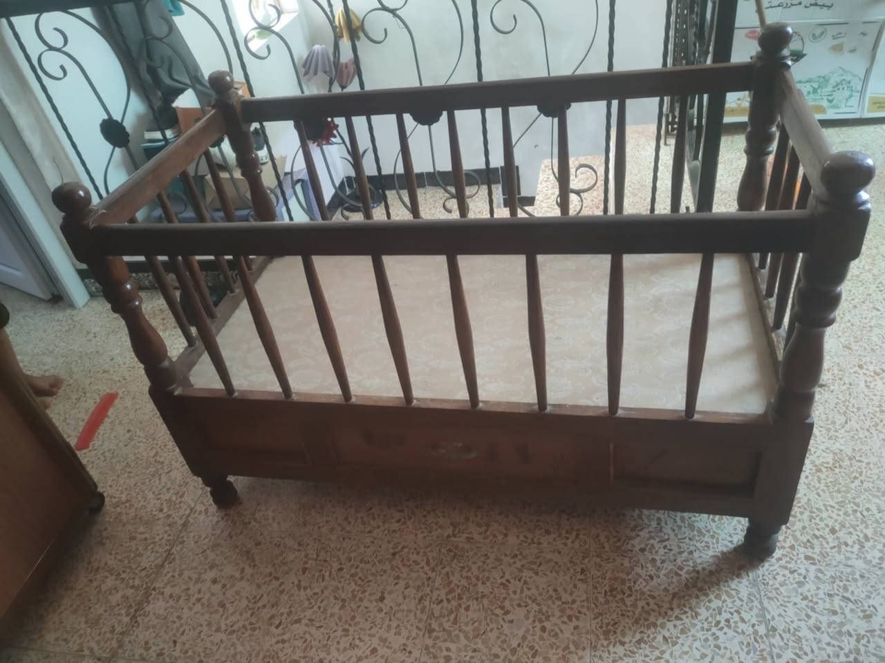 مرشحة 40 
تخت 40 
مرشحة تشتغل ما بيها اي عطل والتخت نظيف


**إذا كنت صاحب هذا الإعلان وتريد حذفه لأي سبب، رجاءا أرسل رسالة إلى الدعم الفني**