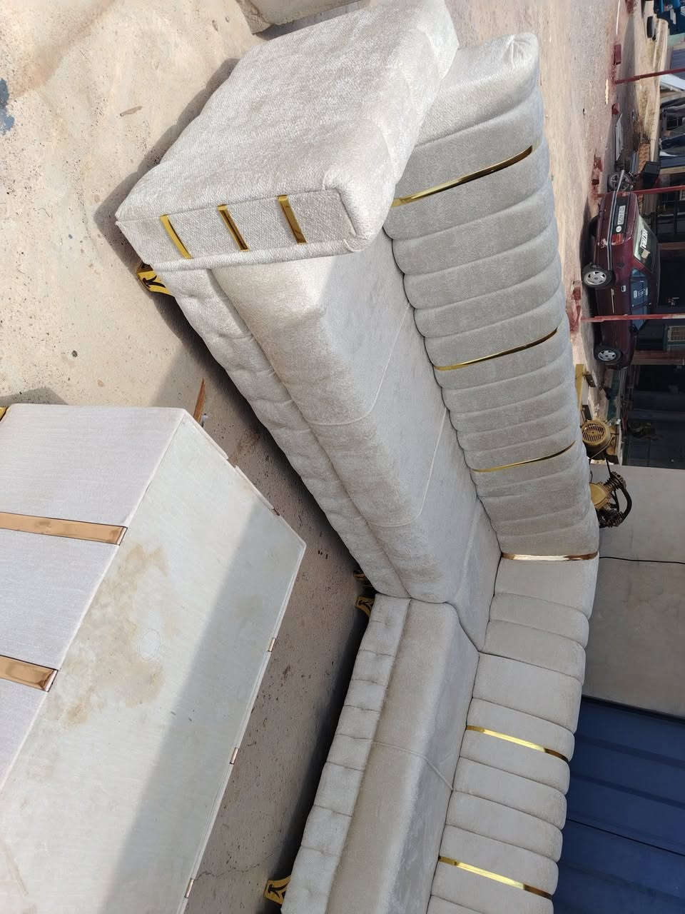 عمل كافه انواع القنفات والديوان وتجديد الديوان المستخدم تبديل سفنج +قماش+فصال حسب الطلب الموقع الحود  ***********
