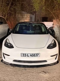 تسلا للبيع موديل 2022 الفئه 3 حادثها جاملغ وبنيد وبيها بارد بالهلال ما...