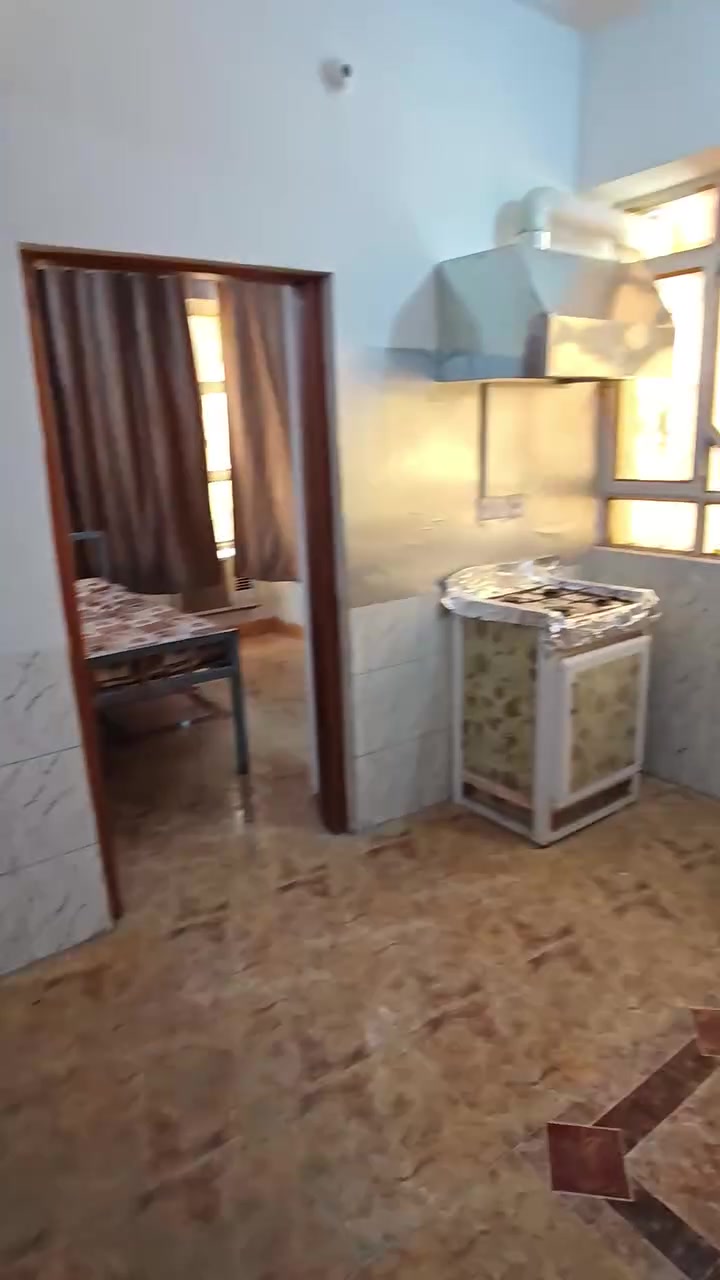 شقق سكنيه مؤثثه ومكيفه للطلاب
بسعر 200 الف
غرفه + صاله +مطبخ + صحيات
تتسع ل2 طلاب
وبسعر 300 الف 
غرفه عدد 2 + صاله +مطبخ + صحيات
تتسع ل4 طلاب
حي العامل -المنطقه الاولى - مجاور العمارة الحمراء 
قرب جامعة كربلاء - كلية الطب 
وجامعة السبطين
للاستفسار ***********
