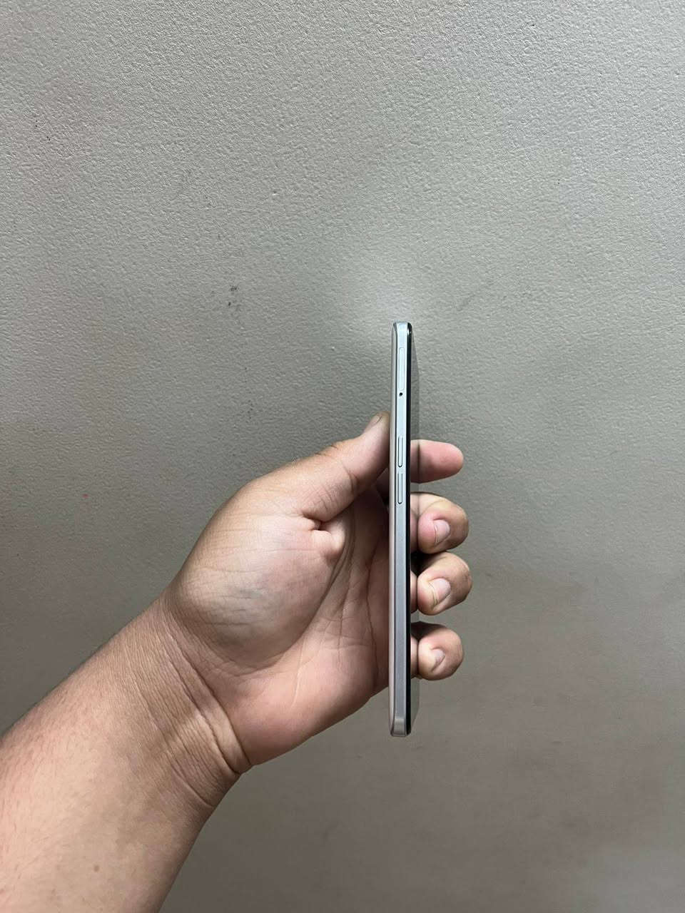 سلام عليكم عندي ريلمي 9 نضيف الموبايل كلشي ممبدل بوبجي 60فريم بي وضعيه العب جهاز نضيف كلش مامفتوح ابد ملحقاته كامله الاستفسار ***********واتساب فقط 
سعررررره من للخيررررر90 لاحد يكلي 60

