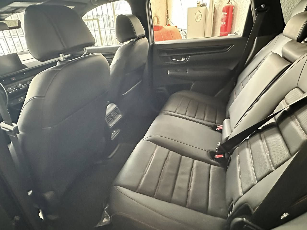 للبيع 

  2024 HONDA CRV sport limited 

هوندا سي آر ڤي هايبرد سبورت فول مواصفات 2024

 المدينة - بغداد – البياع 

•     المسافة المقطوعة    -   52  الف ميل 

------------------------------------------------------------ 

 السعر:        لمعرفة السعر   اتصل على الارقام

***********

***********

وسوف يتم الرد على الخاص برسالة بالسعر ورقم البائع 

 المواصفات :

 الموديل: 2025

 الفئة: sport limited

 محرك 2000  + هايبرد – اقتصادية وعزم ممتاز

 ناقل حركة أوتوماتيكي

 نظام دفع ثنائي

 ماشية 52 الف ميل 

 ويل قياس 18 إنج

 الحالة: ثلاث قطع تبديل ( جاملا بنيد + دعامية )

السيارة بدون صبغ

 الشاصي سليم وايرباغ السايق طاك

 استخدام ناعم

 داخلية السيارة نظيفة جداً

 السيارة خالية من أي مشاكل ميكانيكية أو كهربائية

 المواصفات الإضافية:

 فتحة سقف

بصمة 

هاند بريك بصمة

عزل ممتاز

هايبرد

قطعتين تبريد

مانع انزلاق 

ABS

 مقاعد جلد اسود كهربائي

 شاشة لمس وسطية

تحكم ستيرن

 نظام ملاحة

 كاميرا خلفية دوارة

 بصمة ودخول ذكي

 بلوتوث / USB / AUX تحكم صوتي

 نظام قيادة متعدد الوضعيات

حساسات خلفي وامامي + مري

 إنارة LED – داخلية وخارجية
