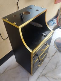 ميز حلاقه للبيع سعر 40 أو بي مجال 07882060984