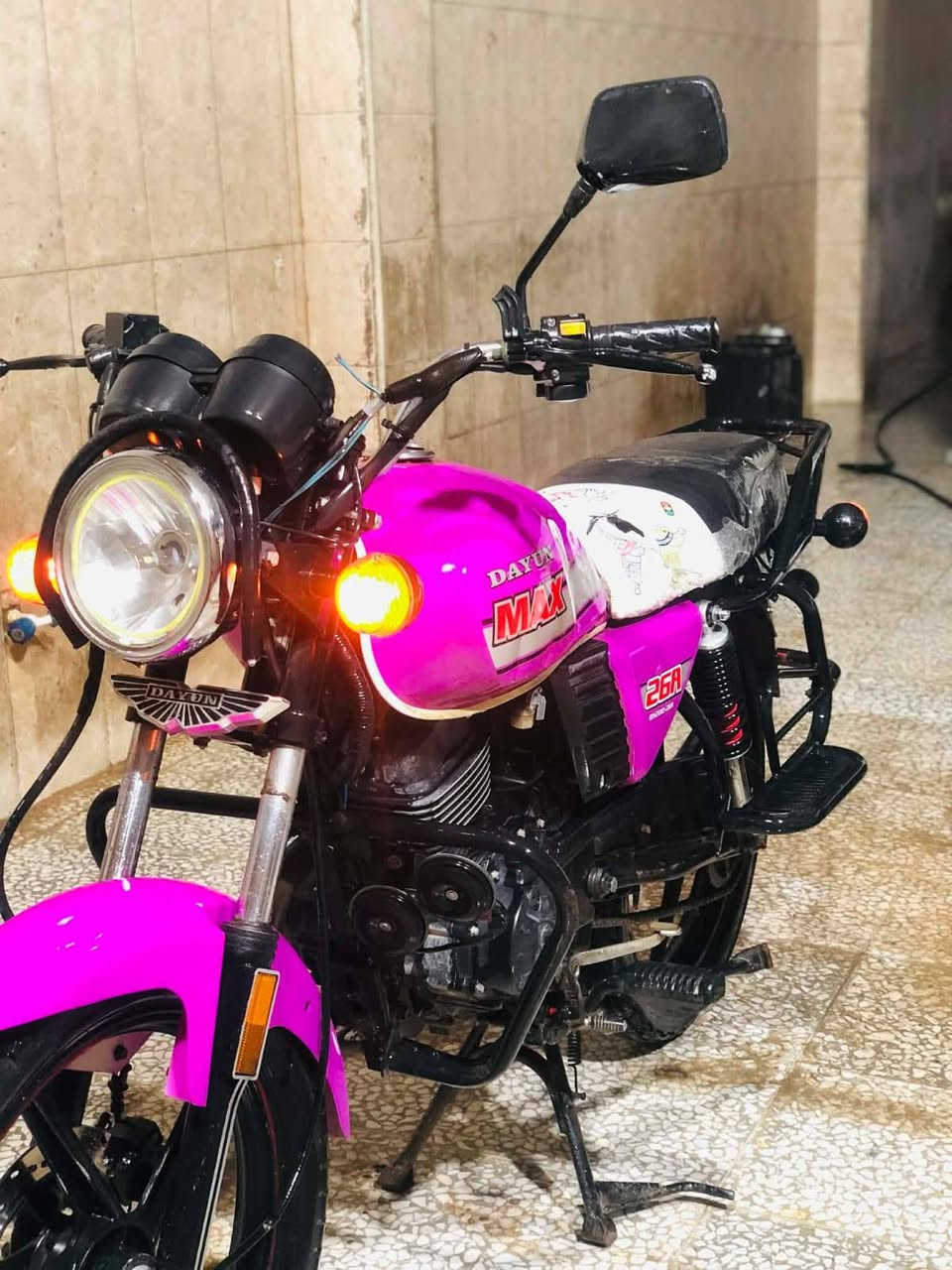 السلام عليكم دايون نفخ مديل 23 دراجه حلوه  مكينه مامفتوحه  ناعمه خرسه مامشتغله دلفري استخدام شخصي سنويه نجف رقم موجود كبل تستلم دينار متدفع
مداور ثاني يوم سعر الدراجه مليونين وربع مكان الدراجه  النجف حي القادسيه للاستفسار *********** تحياتي الكم شباب فدوه الميشتري لاكسر بل سعر بيع فقط.....
